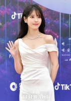  '데뷔 16주년' 아이유, 2억 2500만 원 기부…