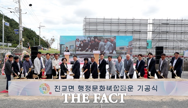 하동의 중심축이 될 ‘진교 행정문화복합타운’ 기공식 모습/하동군