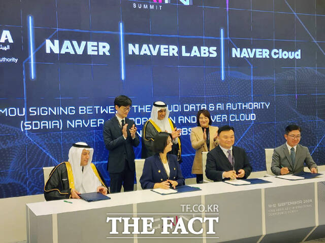 (왼쪽부터) H.E. Dr. Esam Alwagait NIC 디렉터, 이해진 GIO, 최수연 네이버 대표, H.E. Dr. Abdullah Alghamdi 데이터인공지능청장, 채선주 네이버 대외/ESG 정책 대표, 석상옥 네이버랩스 대표, 김유원 네이버클라우드 대표가 지난 10일(현지시간)부터 사우디아라비아 리야드에서 개최된 GAIN 2024에 참가했다. /네이버