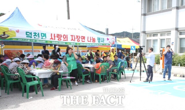 ㈔정읍시중화요리연합회 노홍래 회장은 “어르신들이 자장면을 맛있게 드시는 모습을 보면서 큰 보람을 느꼈다”며 “앞으로도 다양한 자원봉사 단체와 함께 나눔을 실천하는 일에 앞장서겠다”고 말했다. / 정읍시