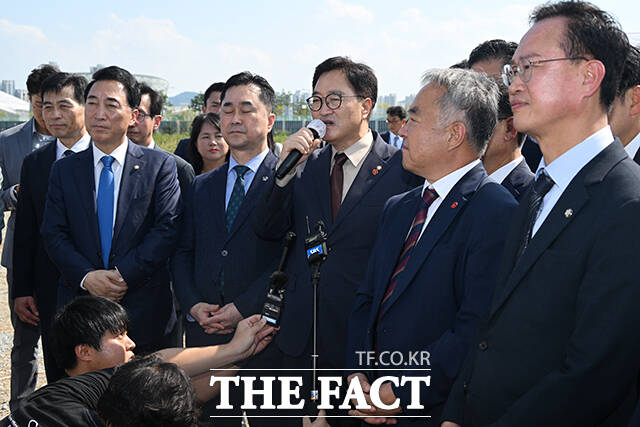 설명을 들은 뒤 발언하는 우원식 국회의장.