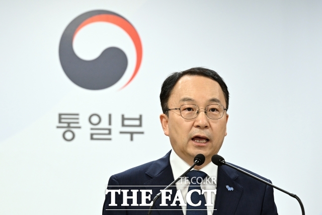 구병삼 통일부 대변인은 30일 북한 만수대창작사 미술 작품이 국내에 유통되고 있다는 지적에 대해 유엔 안전보장이사회(안보리) 제재 위반이 될 수 있고, 국내법에 저촉될 수 있다고 밝혔다. /임영무 기자