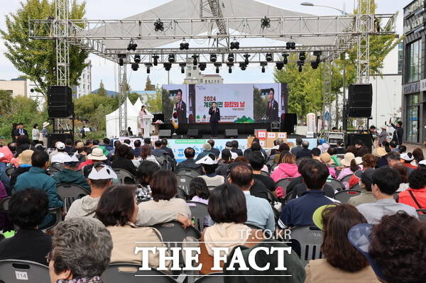 계룡시민 화합의 날 행사인 상상페스티벌이 금암동 바닥분수공원 일원에서 개최됐다. / 계룡시