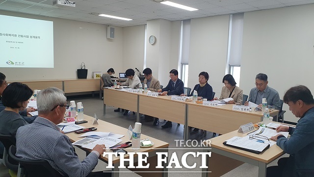 완주군이 종합사회복지관 건립 설계용역 중간 보고회를 개최하고 자문단 의견을 청취했다. /완주군