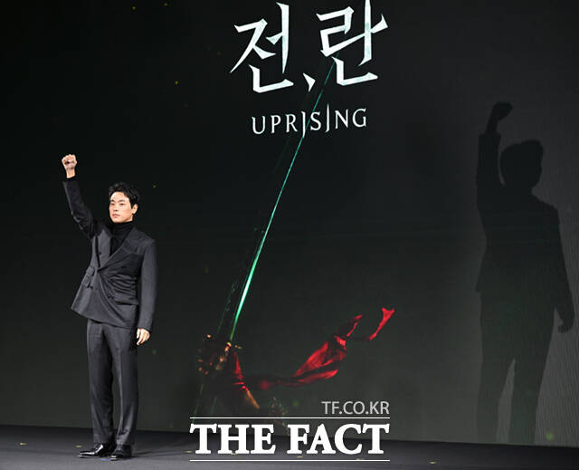배우 박정민이 10일 서울 종로구 JW메리어트 동대문 스퀘어 서울에서 열린 넷플릭스 영화 전, 란 제작발표회에 참석해 포즈를 취하고 있다. /이새롬 기자