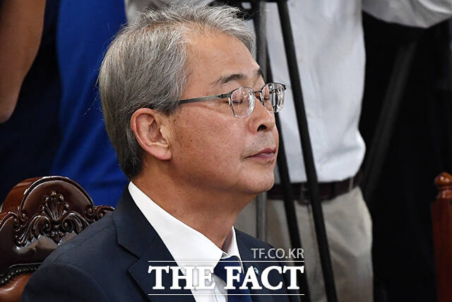 임종룡 우리금융그룹 회장이 국내 주요 금융지주 최고경영자(CEO) 중 처음으로 국정감사에 증인으로 출석한다. 사진은 지난 9월 임종룡 우리금융그룹 회장이 금융위원장-금융지주회장 간담회에 참석한 모습. /서예원 기자