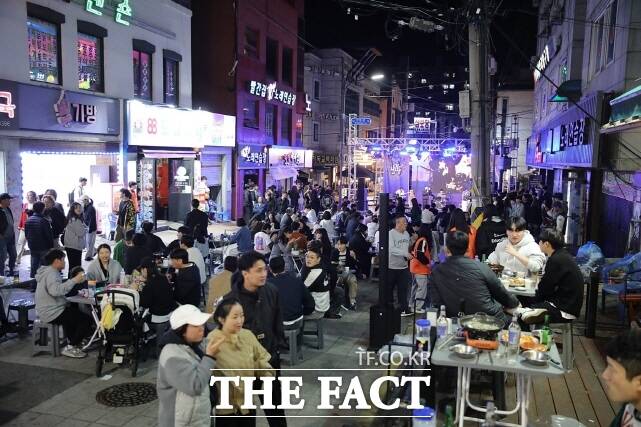 지난 5일까지 3일간 열렸던 웰컴투신관동 맥주페스타 장면. /공주문화관광재단