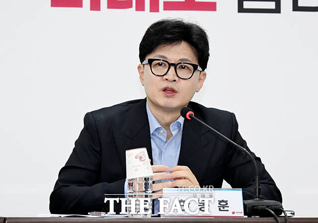한동훈 국민의힘 대표가 10일 인천 강화군 강화문화원에서 열린 현장 최고위원회의에서 앞으로 국민의힘은 정치 협잡꾼에게 휘둘리는 일은 없을 것이라고 말했다. /배정한 기자