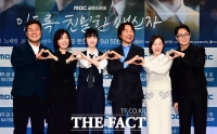  서로 의심하는 부녀의 숨막히는 심리전 '이토록 친밀한 배신자' [TF사진관]