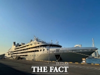  프랑스 선사 포넌트의 국제 크루즈 '르 솔레알호' 여수항 입항