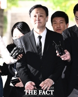  영장실질심사 위해 법정 향하는 류광진 티몬 대표 [포토]