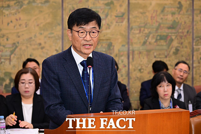 김준희 한국출판문화산업진흥원 원장이 15일 오전 서울 여의도 국회 문화체육관광위원회에서 열린 사행산업통합감독위원회 등에 대한 국정감사에 출석해 질의 답변하고 있다. /국회=남윤호 기자