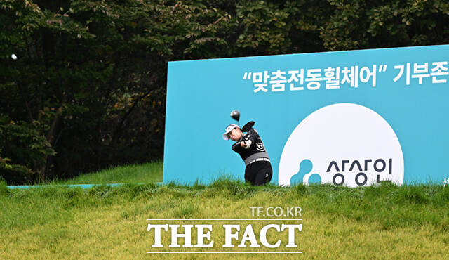 KLPGA(한국여자프로골프)투어 상상인 · 한경 와우넷 오픈 2024 2라운드 경기가 18일 경기 이천시 사우스스프링스CC(파72·6624야드)에서 열린 가운데, 김수지가 4번 홀 상상인존에서 티샷하고 있다. /이천=이새롬 기자