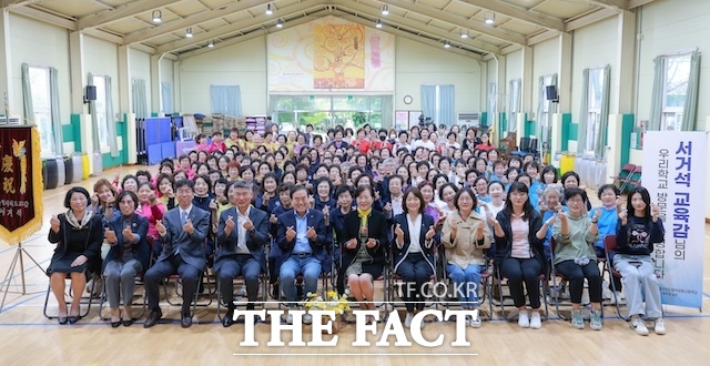 서거석 전북도교육감은 만학의 꿈을 이어가고 있는 학생들을 응원하기 위해 전북도립여성중고등학교 체육대회 현장을 방문했다. /전북자치도교육청