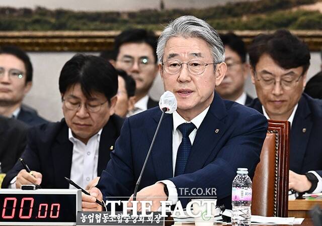 강호동 농협중앙회 회장이 18일 서울 여의도 국회에서 열린 농림축산식품해양수산위원회 국감에 출석해 질의에 답하고 있다. /박헌우 기자