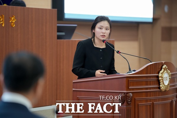 김미성 의원이 ‘방치된 저류지 활용 방안’에 대해 시정질문을 펼치고 있다. /아산시의회