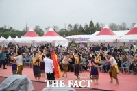  강경젓갈축제, 3일 차 맞아 관광객 ‘북적북적’