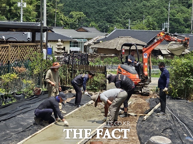 건설기계개별연명사업자협의회의 진입로 공사 모습./의령군