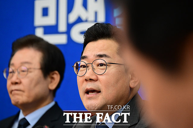 박찬대 더불어민주당 원내대표는 명태균 게이트의 진실을 주술사 김건희가 대답하라며 윤석열 대통령과 김건희 여사의 직접적인 해명을 거듭 촉구했다. /남윤호 기자