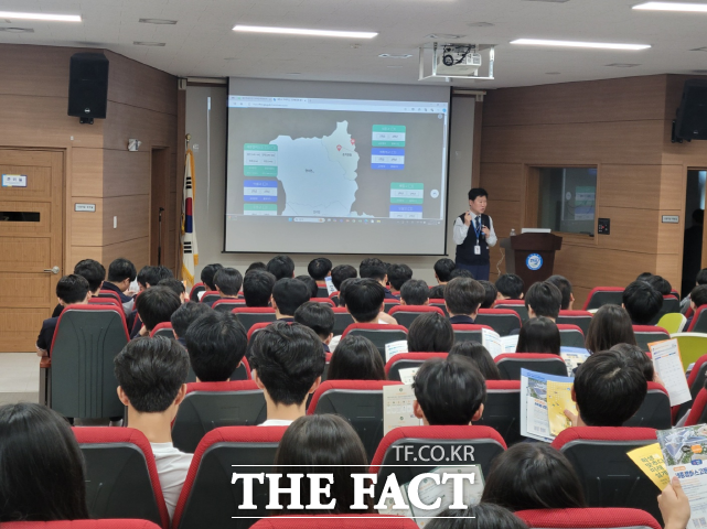 지난16일 반곡중학교 시청각실에서 열린 학생에 맞추다! 미래를 설계하다! 세종 미래 지음 고교학점제 학부모 연수 장면. /세종시교육청