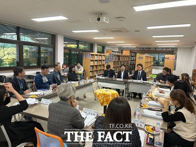 전북도의회 교육위원회 진형석 위원장(더불어민주당, 전주2)은 전주완산중학교 학교운영위원회에 참석해 운영위원들과 간담회를 개최했다. /전북도의회