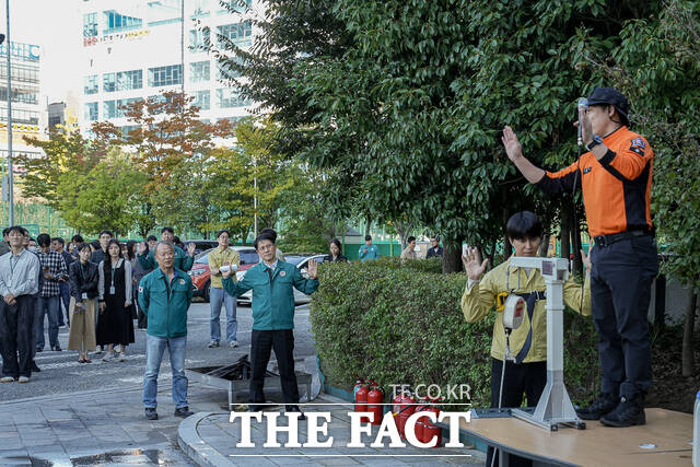 한국농수산식품유통공사는 본사 건물에 화재가 발생한 상황을 가정해 대응 훈련을 실시했다. / 한국농수산식품유통공사