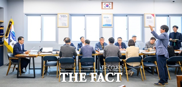 남해군 국가 숲길 지정 타당성평가 용역 최종보고회 모습/남해군