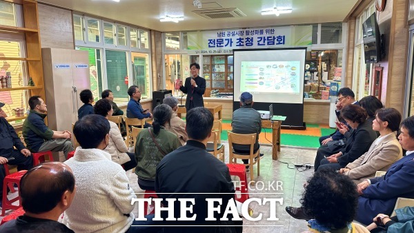 남원시의회 전통시장 활성화 연구회가 지난 25일 권영식 케이엠경영전략연구원장을 초청해 강연을 진행했다. /남원시의회