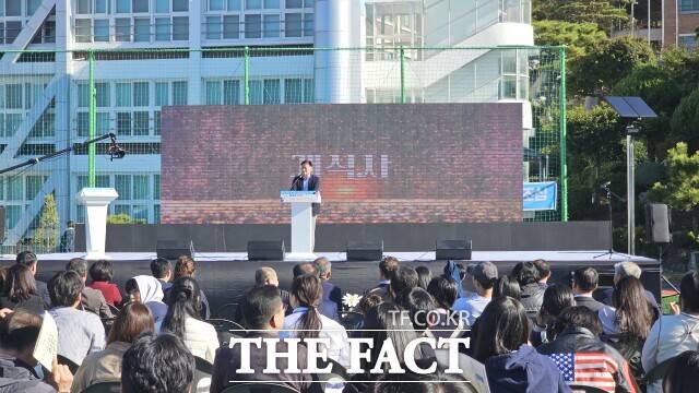 읍교육지원청(교육장 최용훈)이 지난 26일 학산중학교에서 정읍 관내 유아, 초･중･고등학생, 학부모, 지역민 등 2000여 명이 참가한 가운데 정읍 진로진학박람회를 개최했다./정읍교육지원청