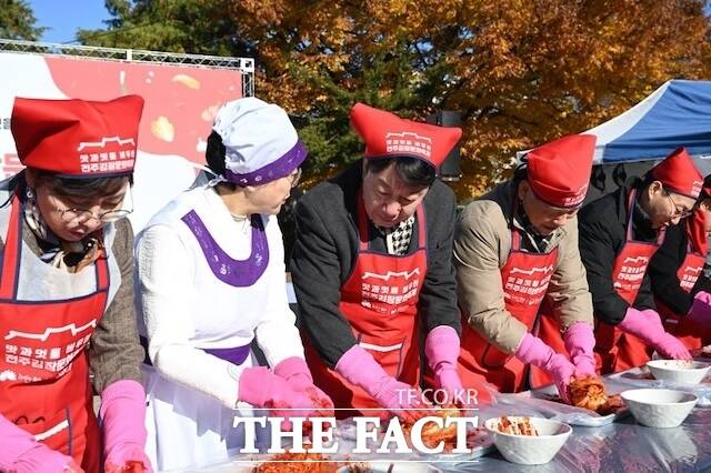 전주푸드통합지원센터는 ‘2024 전주김장문화축제’를 개최한다. /전주시