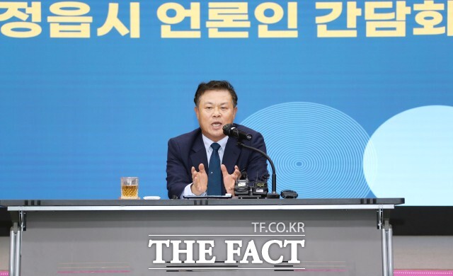 이학수 시장은 간담회에서 “기소된 지 1년 11개월 동안 함께 아파하고 격려해 준 시민들의 덕분에 상고심에서 좋은 결과를 얻을 수 있었다”면서 “현명한 판단으로 단절 없는 시정을 이끌어 갈 수 있도록 해준 재판부에도 감사의 말씀을 전한다”고 했다./정읍시