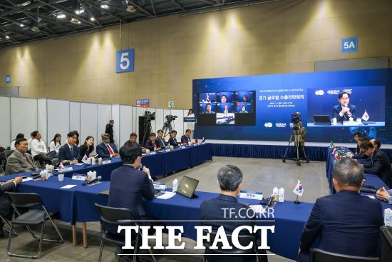 경기도와 경기도경제과학진흥원은 ‘제27회 대한민국우수상품전시회 G-FAIR KOREA 2024’가 열리고 있는 경기도 고양시 킨텍스에서 ‘경기 글로벌 수출전략회의’를 개최했다고 1일 밝혔다./경과원