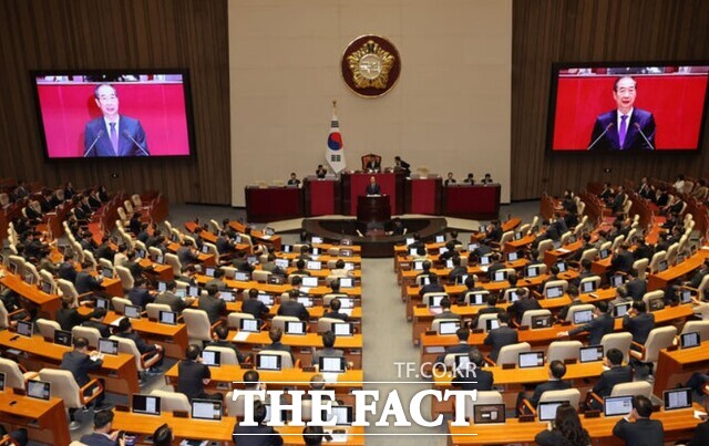 덕수 국무총리가 4일 서울 여의도 국회에서 열린 제418회 국회(정기회) 제 11차 본회의에서 2025년도 예산안 및 기금운용계획안에 대한 시정연설을 하고 있다./ 뉴시스