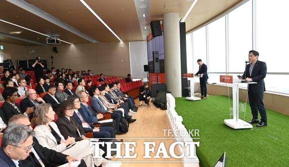 오후석 경기도 행정2부지사가 4일 열린 ‘2024 DMZ 에코피스 포럼(DMZ EcoPeace Forum)’ 개막식에서 인사말을 하고 있다./경기도