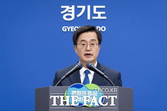 김동연 경기도지사는 지난 4일 한덕수 국무총리가 윤석열 대통령의 시정연설을 대독한 것에 대해  정부의 비전과 정책 기조를 발표하는 아주 좋은 기회를 걷어차고 총리가 대독한 것은 대단히 잘못된 일이라고 비판했다./경기도