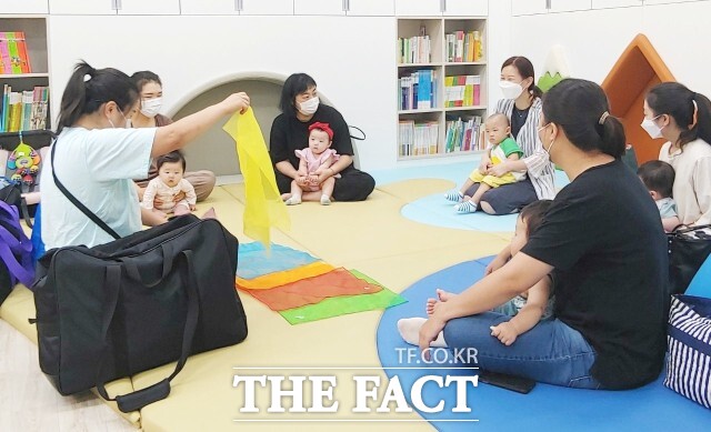 정읍시는 아이들의 창의력과 상상력을 키울 수 있는 다양한 놀이기구를 설치하고, 어린이들이 원하는 디자인을 반영하는 등 아이 중심의 설계를 도입해 아이 키우기 좋은 환경을 조성하는 데 기여할 예정이다. / 정읍시