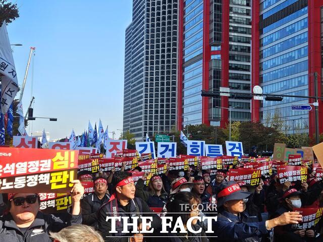 한국노동조합총연맹(한국노총)은 9일 오후 2시 서울 영등포구 여의대로에서 윤석열 정권 반노동정책 심판 11.9 전국노동자대회를 열었다./김명주 인턴기자