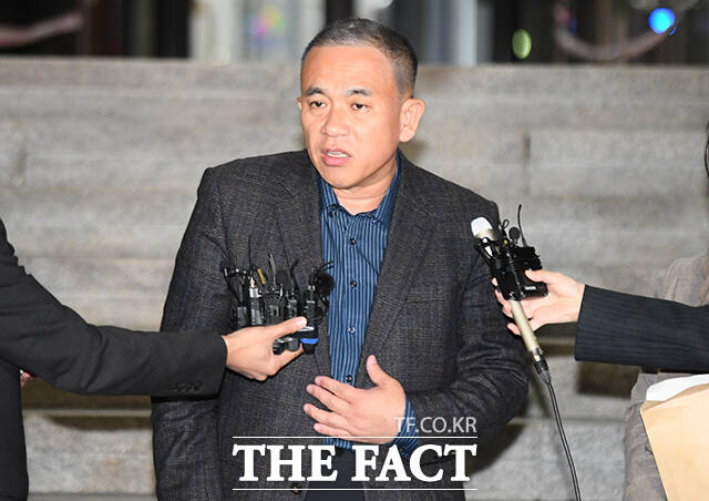 김건희 여사 공천 개입 의혹의 핵심 인물인 명태균 씨가 8일 오후 경남 창원시 창원지방검찰청에서 정치자금법 위반 혐의 피의자 신분으로 조사를 받은 후 입장을 밝히고 있다. /창원=장윤석 기자