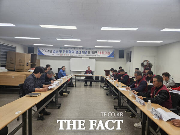 광양지역 플랜트건설 노․사가 34차례 마라톤협상 끝에 잠정 합의했다.(협상장 모습)./광양시