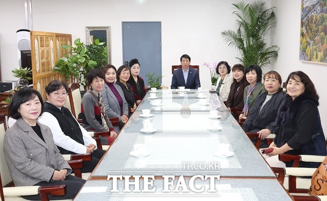 전북자치도 전주시의회(의장 남관우)는 전주시여성단체협의회(회장 온은아)와 간담회를 개최했다. /전주시의회