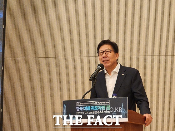 박형준 부산시장은 11일 오후 2025년도 본예산 기자 브리핑을 갖고 2025년도 부산시 예산안 규모는 올해 본예산 대비 6.3% 증가한 16조 6921억 원이다고 밝혔다./부산시