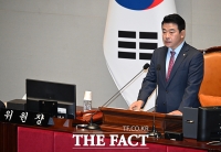  예결위 회의 주재하는 박정 예결위원장 [포토]