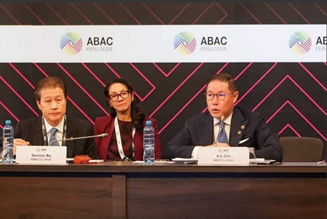 13일 ABAC 신임 의장으로 선임된 조현상 HS효성 부회장(오른쪽)이 ABAC 개막 행사에서 모두 발언하고 있다. /HS효성