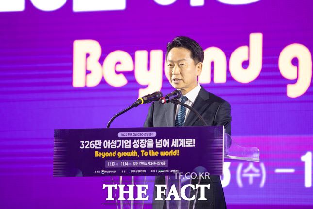 경기도 고영인 경제부지사가 13일 고양 킨텍스에서 열린 ‘2024년 전국 여성 CEO 경영연수’에 참석해 환영사를 하고있다./경기도