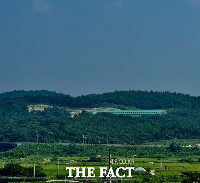 함평군 대동면 백호리에 지어진 A 양계장 전경./이병석 기자