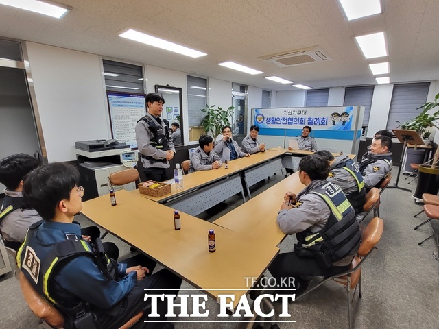 정규덕 대구 수성구 지산지구대 신임 순경이 월례회에서 이번 사건에 대해 동료들에게 이야기를 하고 있다./대구 수성경찰서