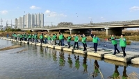  하이트진로 이천공장 임직원, 지역 하천 수질정화 활동 전개