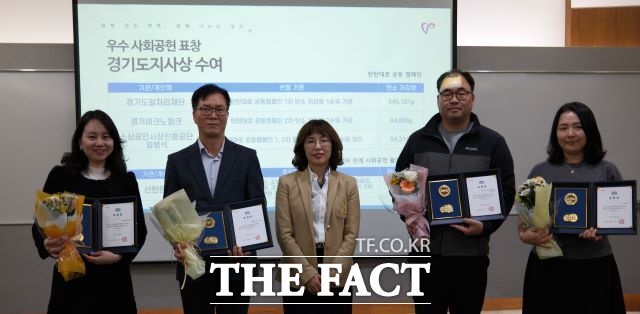 경기도일자리재단이 경기도 친환경 프로젝트 ‘탄탄대로 캠페인’에서 도내 공공기관 중 1위를 차지해 15일 도지사 표창을 수상했다./경기도일자리재단