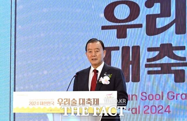 홍문표 aT 사장이 ‘2024 대한민국 우리술 대축제’에서 축사를 하고 있다. /한국농수산식품유통공사