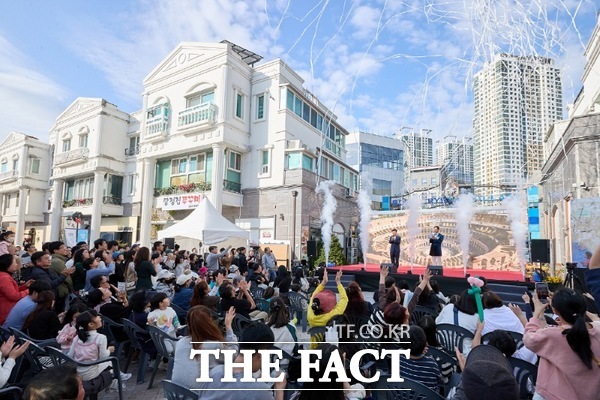 아산시 지중해마을 축제 현장 사진. /아산시